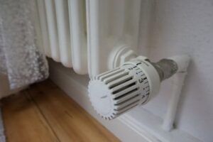 Steam balancing reduces overheating in apartments.