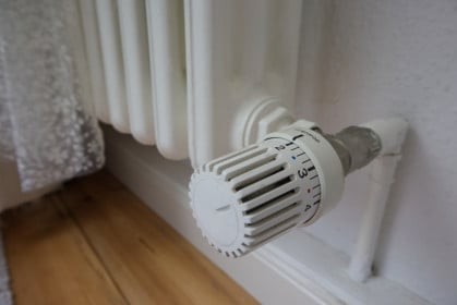 Steam balancing reduces overheating in apartments.